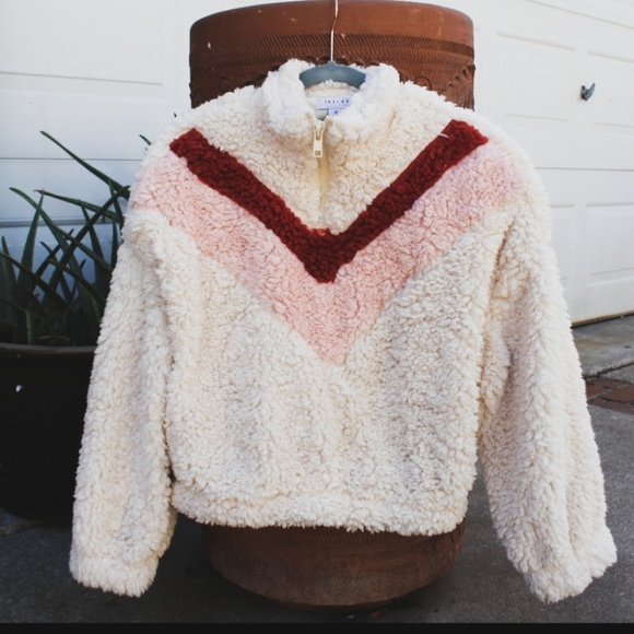 🚨//Fall Essentials// Fluffy Pullover Sweater - Picture 3 of 7